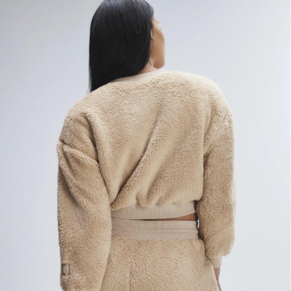 Savage X Fenty Undercover Softie Plush Teddy Cropped Sweatshirt, Doe Eyed Beige - Picture 3 of 8